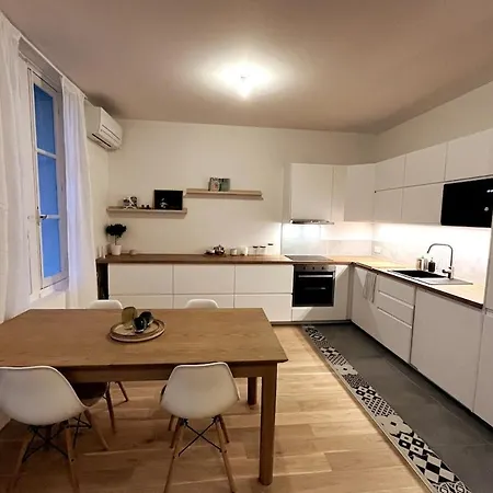 Modern Bright Flat With Outside Terrace *