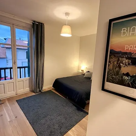 Modern Bright Flat With Outside Terrace