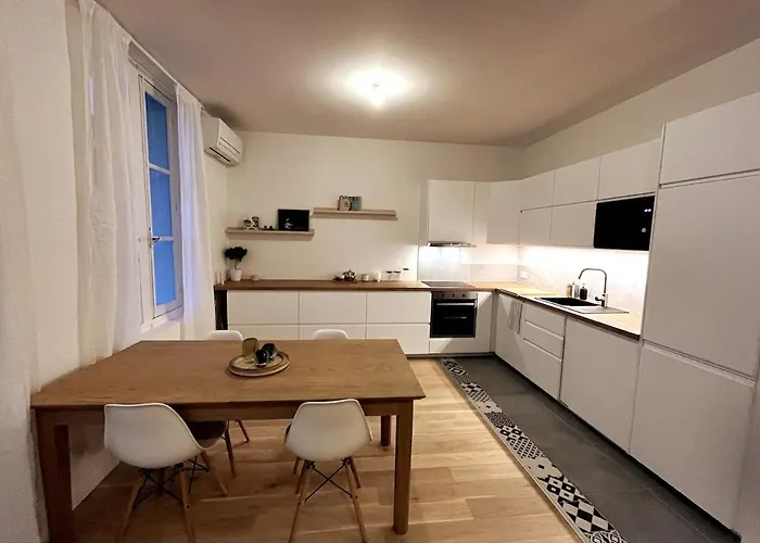 Modern Bright Flat With Outside Terrace *