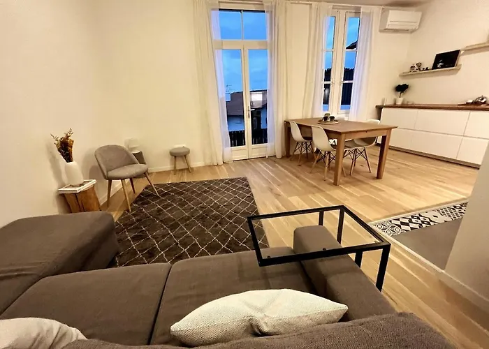 Modern Bright Flat With Outside Terrace Apartman